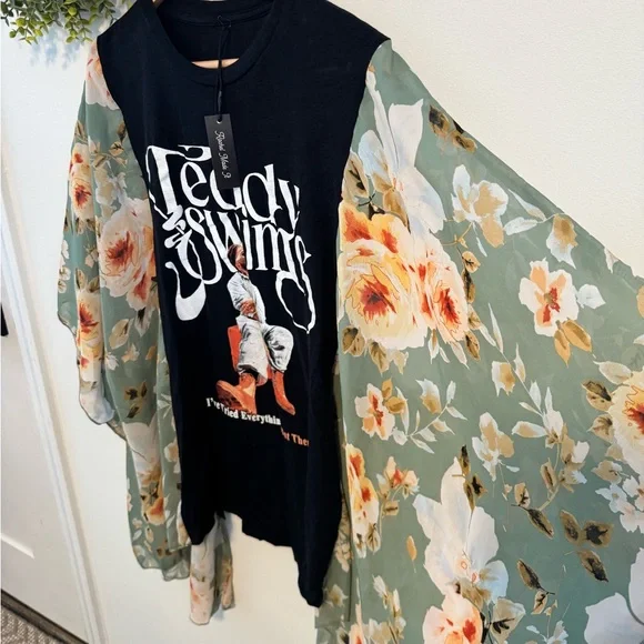 Custom Teddy Swims Concert Tee with Floral Kimono Sleeves - Picture 3 of 6